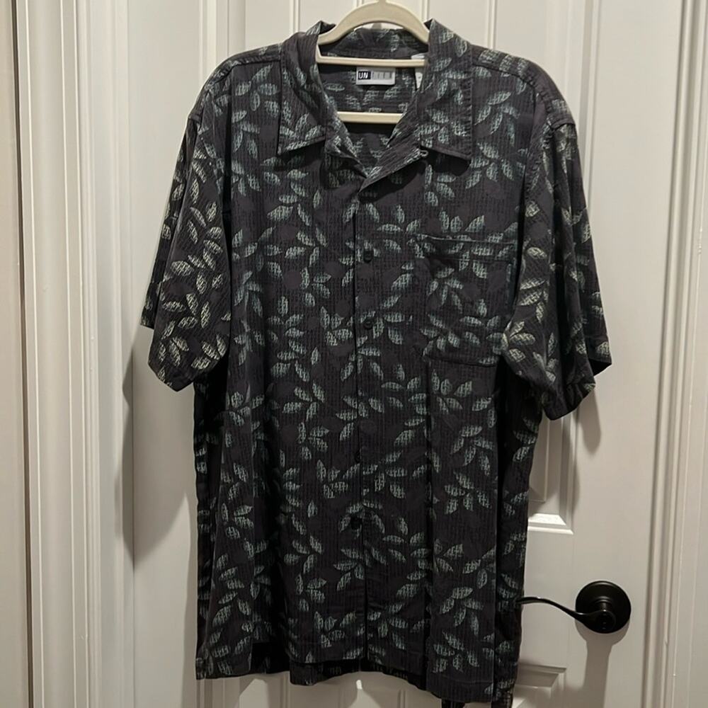 EUC Men’s UNTIED‎ 100% SILK XL Camp Shirt Dark Gray Abstract Leaves Vacation